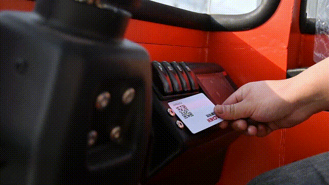米瑪長物料搬運(yùn)叉車.gif