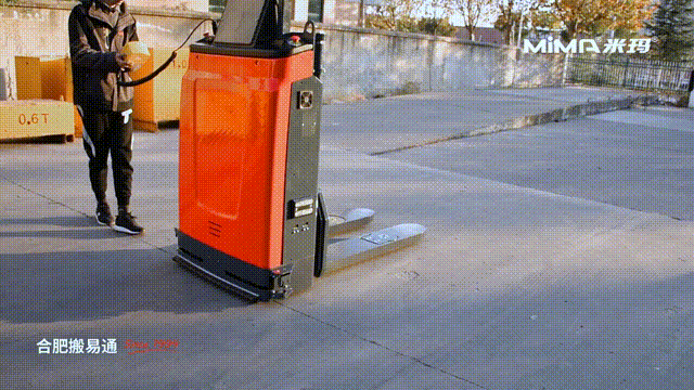 米瑪MQV 全向AGV本體.gif